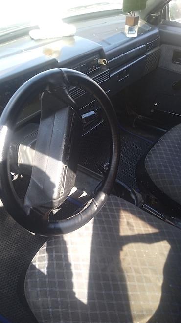 la parretta: Lada Samara (VAZ 2109) – qara rəng, sedan kuzov. Xüsusiyyətlər: - — 3