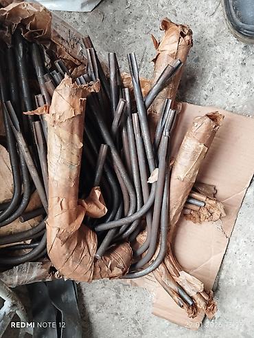 Инструменты для авто: Предлагается набор различных металлических гаечных ключей. В — 23