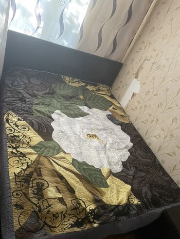 узкие прикроватные тумбочки ширина 20 см: Двуспальная кровать, Б/у, С матрасом, длина - 190 см