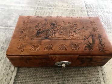 Шкатулки и подставки: Продаю шкатулку ссср кожа Египет. Новая. Район тоголок молдо