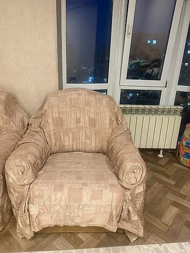 круглый стул: Комплект мягкой мебели: диван и кресло - Форм-фактор: классический — 2
