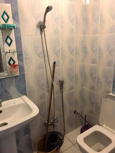 Kommersiya daşınmaz əmlakının satışı: Təcili Binəqədi rayonu Binəqədi Gənclər Şəhərciyində 6/1 mərtbəsində — 10