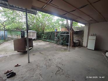 Həyət evi alıram: Satılır: həyət evi - Torpaq: 4 sot - Həyətyanı sahə: naves (örtülü — 7