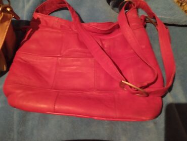 Ziyafət donları: Məhsul paketi: ayaqqabı və geyim 1) Qırmızı idman ayaqqabıları - — 10