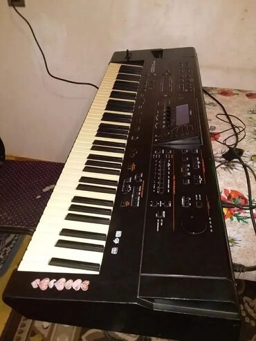 Мониторы: Roland G 1000 satilir bezi ritimleri acmir 370 Azn unvan Samux