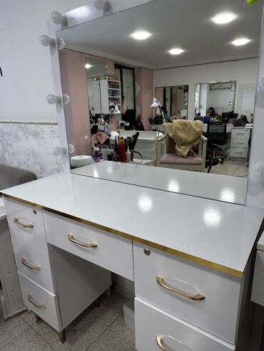 gözəllik salon kreslosu: Salon güzgüsü 120 azn.Aaz işlenib heç bir problemi yoxdu.Unvan