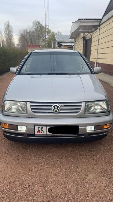 Volkswagen: Volkswagen Vento: 1992 г., 1.8 л, Механика, Бензин, Седан