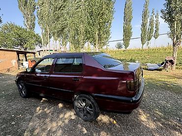 чанган уни к: Volkswagen Vento: 1993 г., 1.8 л, Кол менен иштөөчү, Бензин, Седан — 1