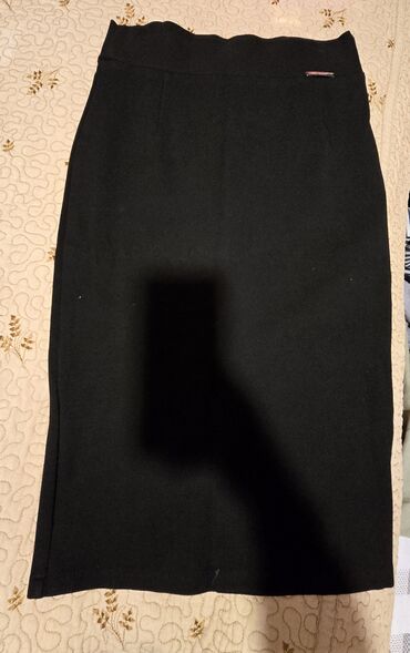 Qadın şalvarları: Bu dəstə müxtəlif üslublu dörd qadın şalvarı və bir qara ətək — 2