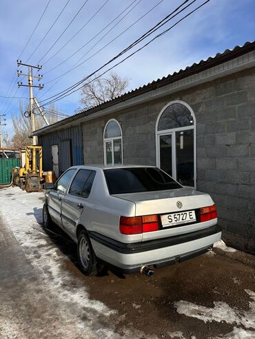 Volkswagen: Volkswagen Vento: 1992 г., 1.8 л, Механика, Бензин, Седан