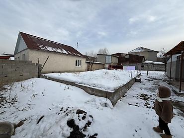 Продажа коттеджей и домов: Продаётся дом с двором и хозяйственными постройками. - Отдельно — 1