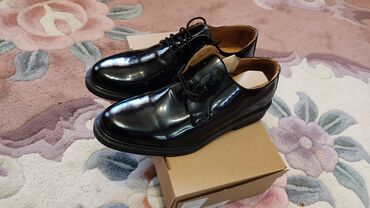 кожаный туфли: Продаю новые мужские кожаные лакированные полуботинки (туфли), внутри