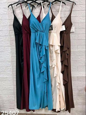 pull: Elegantna maxi haljina sa volanima i naborima
2500 — 4