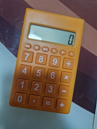 kalkulator: Kalkulyator təzədir. İşlədilməyib əlde iki ədəd olduğu üçün biri