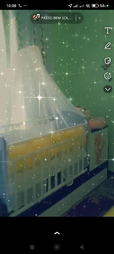 bed sheets: Детская кроватка с бортиками и москитной сеткой-балдахином. - — 1