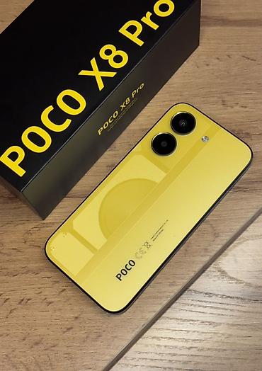 POCO X8 Pro — смартфон в ярком жёлтом цвете с фирменным дизайном POCO