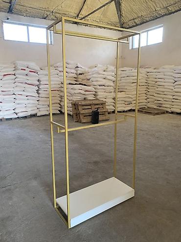 Стеллажи: Вешалка: ширина - 80 см длина - 150 см высота - 170 см длина рабочей — 8