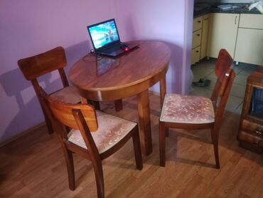 barski sto: Prodajem sto i 4 stolice po ceni od 17.000 dinara