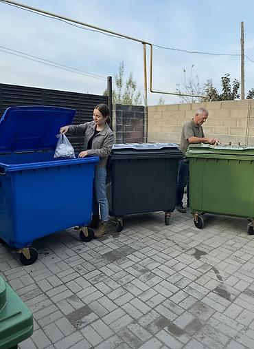 Мусорные баки, контейнеры: Мусорные баки, пластиковые евроконтейнеры Для чистого и безопасного — 1