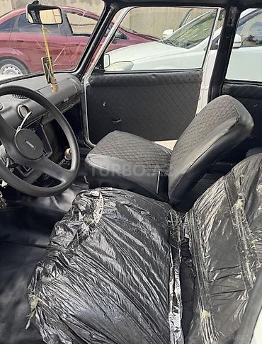 yeni vaz 21011: VAZ 2101, ağ rəng, sedan kuzov. Xüsusiyyətlər: - Klassik dizayn, 4 — 10