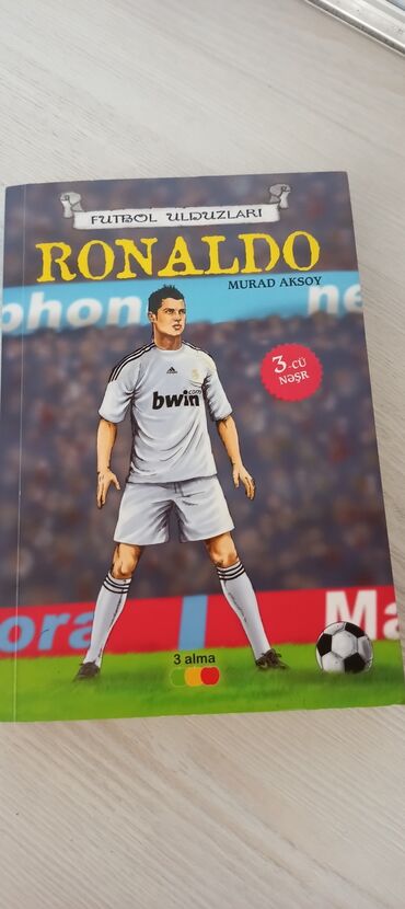 Kitablar, jurnallar, CD, DVD: Ronaldo kitabı hec islenmiyib catdirilma yoxdur