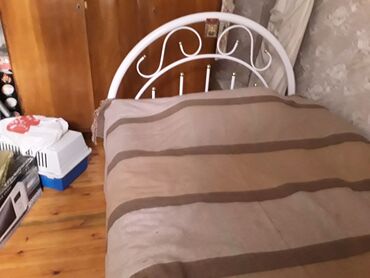 вешалка в прихожую с полкой: Двухспальная кровать ( с базой) в хорошем состоянии с матрасом вместе