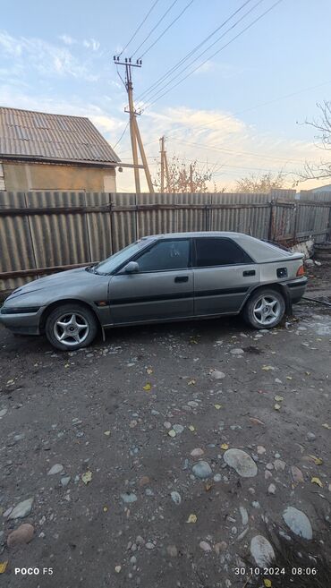 Mazda: Mazda 323: 1991 г., 1.6 л, Автомат, Бензин, Седан