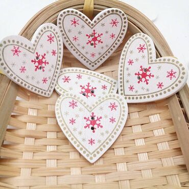 форма для декор: Пуговицы деревянные в форме сердца - 25 шт - размер 35 мм х 35 мм