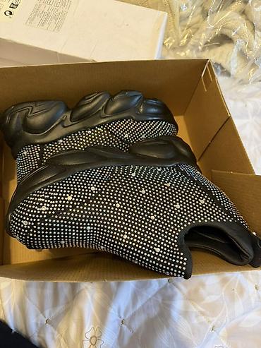 Krossovka və ketlər: Qadın idman ayaqqabısı – daşlı slip-on model - Rəng: qara - Üst — 3