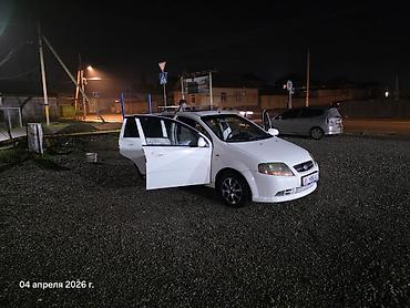 foton tunland: Белый компактный седан/хэтчбек класса C. Практичный городской — 1