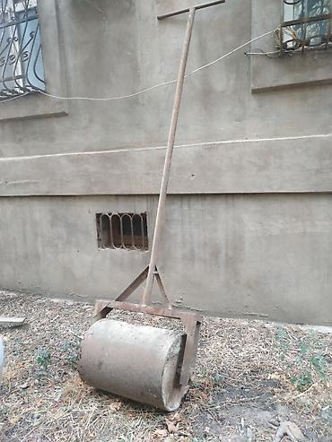 spotter satilir: Torpaq üçün əl valiki / diyircəkli katok satılır. Metal — 1