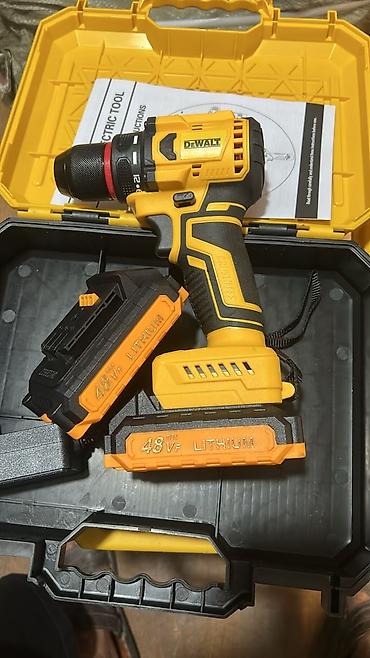 Аккумуляторный шуруповёрт/дрель DeWalt в фирменном кейсе