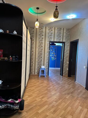 xacmazda tecili satilan evler: 3 otaqlı, Yeni tikili, m. Həzi Aslanov, 117 kv. m