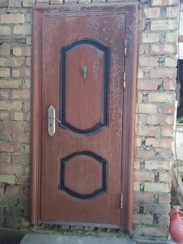 дверь с коробкой цена: Входная дверь, Металл, Правосторонний механизм, цвет - Бордовый, Б/у, 205 * 85, Самовывоз