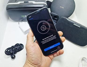 Apple iPhone: IPhone Xr, Б/у, 128 ГБ, Черный, Чехол, 79 % — 16