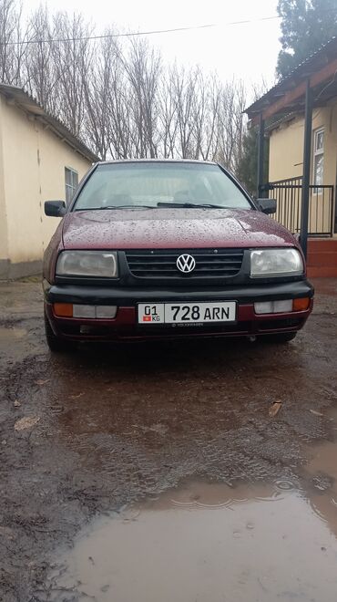 Volkswagen: Volkswagen Vento: 1992 г., 1.8 л, Механика, Газ, Седан