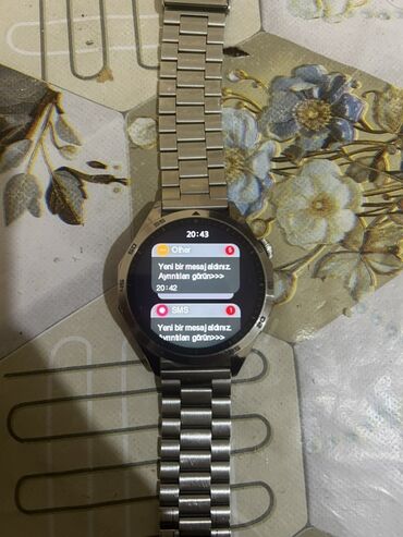 Smart saatlar: Metal qayışlı, dairəvi displeyli ağıllı saat. Xüsusiyyətlər: - Tam — 5