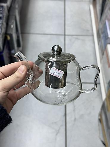 Стеклянный заварочный чайник с металлическим фильтром. Компактный