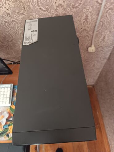 Masaüstü kompüterlər və iş stansiyaları: Fujitsu stolüstü kompüter seti Tərkib: - Fujitsu mid-tower sistem — 6