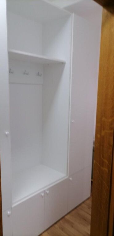 Ormari: 🔹 ORMAR 24 🔹 📌 Opis: Ormar je izrađen od Univera debljine 18 mm u — 3