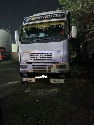 домик на колесах: Тягач, Volvo, 2002 г., Тентованный