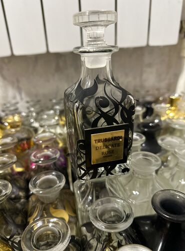 Ətriyyat: Cox celbedici gozel qablardir.Hec birinin siniqi cati yoxdur.3 ay — 11