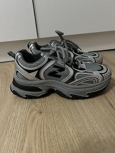 nike 39: Кроссовки (серебристо‑серые)
40 размер!
Недавно покупали, не подошли — 2