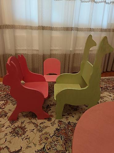 uşaq mebel desti: Uşaq masa ve stul desti. 1masa ve 3 stuldan ibarətdir. material dik — 3