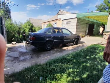 Volkswagen: Volkswagen Passat: 1989 г., 1.8 л, Механика, Бензин, Седан