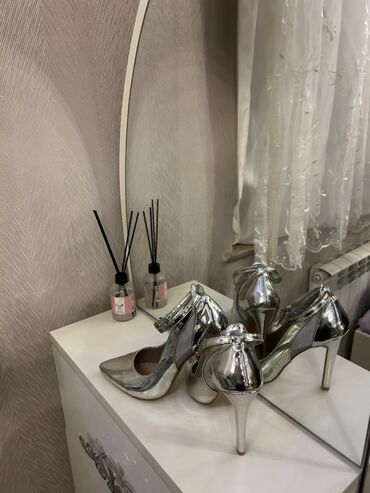 Tuflilər: Tuflilər, Ölçü: 39, rəng - Gümüşü, İşlənmiş — 4