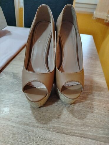 lc waikiki sandale: Sandals, 39