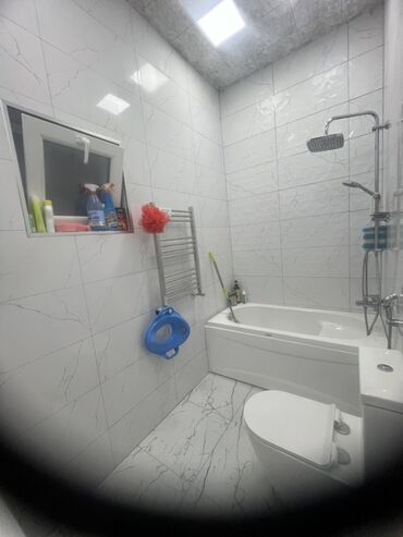 Uzunmüddətli kirayə mənzillər: 4 otag - Zal: Geniş və işıqlı otaq, kristal lüstrlü asma tavan — 9