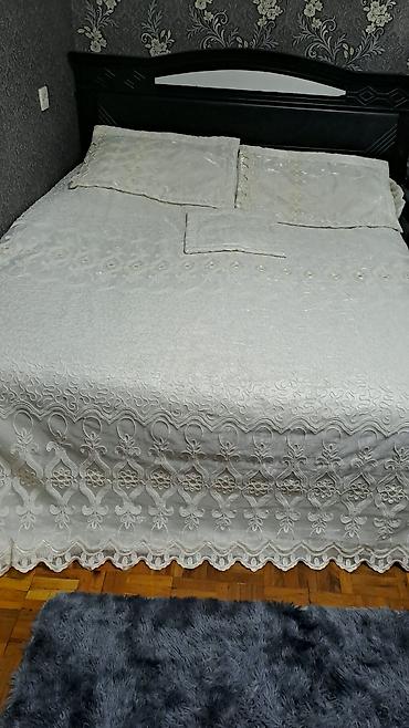 Текстиль: Zərif naxışlı yataq örtüyü dəsti cox baha alinib 1 defe islenib - — 1