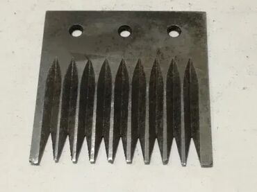 Ostali uređaji: Noz 50x50mm, debljine 2,5mm, za gumu (5047) Nije korisceno, samo je — 5